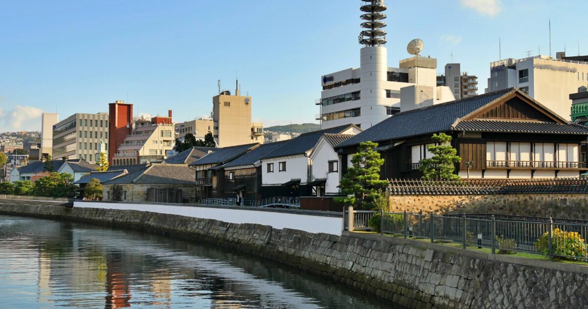 出島の伝統的建造物と水辺に広がる歴史的景観
