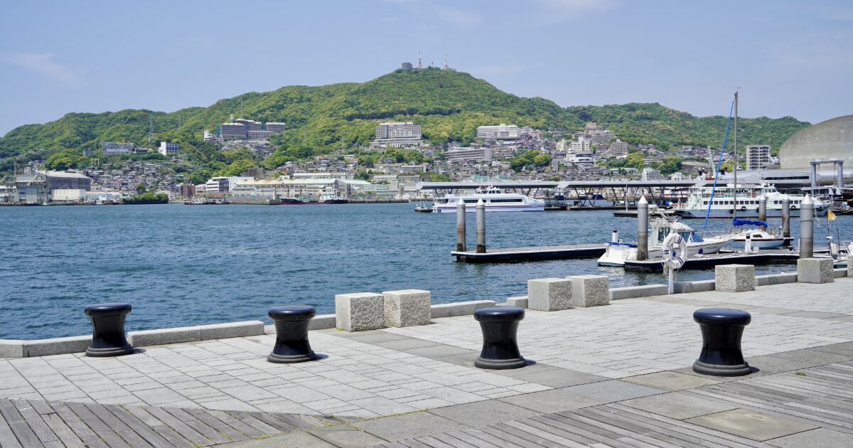 長崎港のマリーナと海辺の美しい景観