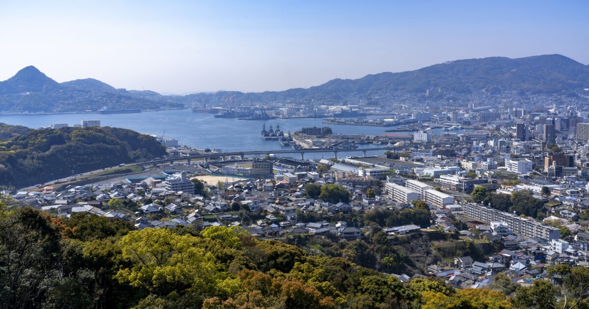 佐世保港と市街地を一望する高台からのパノラマ風景