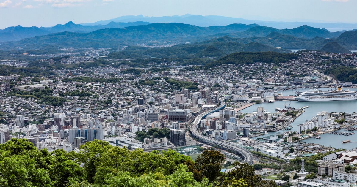 佐世保港と市街地を一望する高台からのパノラマ風景